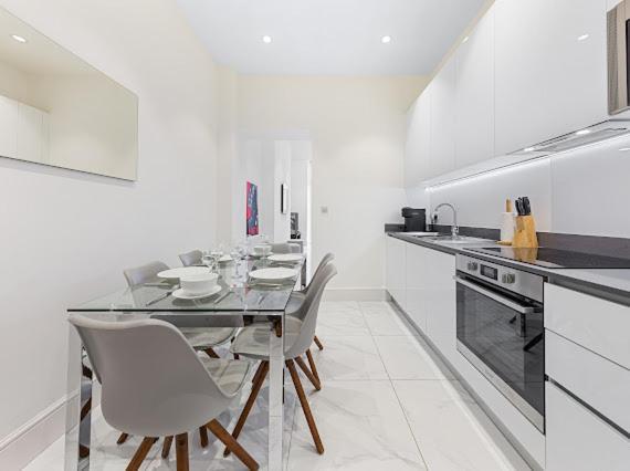 Апартаменты Harley Street Luxury Snug